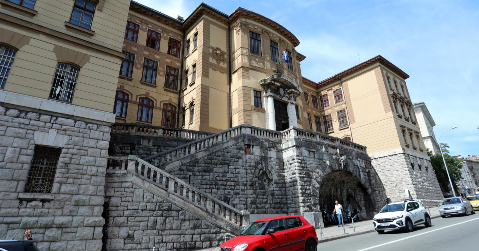 U Rijeci uhićen pedofil (30). Mamio je djevojčice na društvenim mrežama