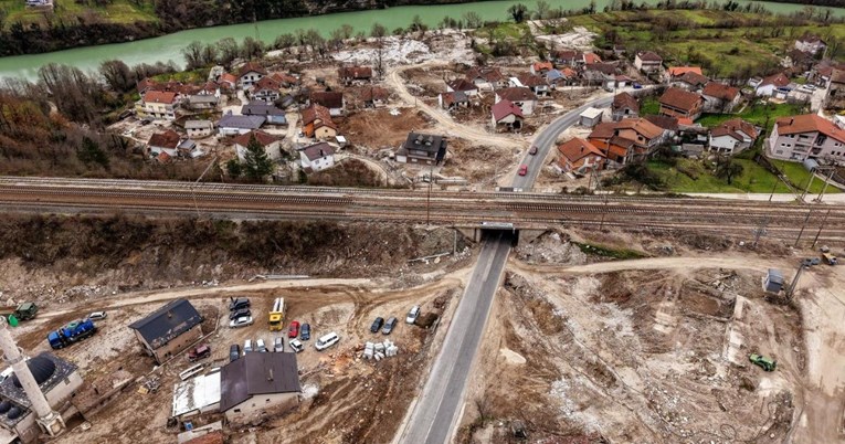 Željeznica koja povezuje BiH i Ploče puštena u promet 4 mjeseca od razornih poplava