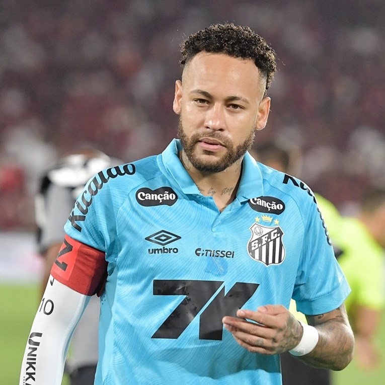 Pogledajte podsmijeh i reakciju Neymara nakon što ga je trener izvadio: "Mene vadiš?"