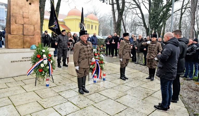 U Vinkovcima obilježena godišnjica pogibije pripadnika HOS-a