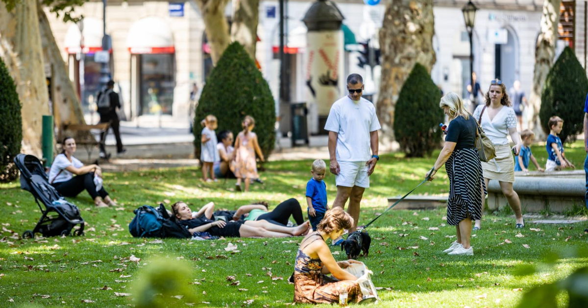 FOTO Zagrepčani potražili spas od vrućina u hladu Zrinjevca, neki su i zadrijemali