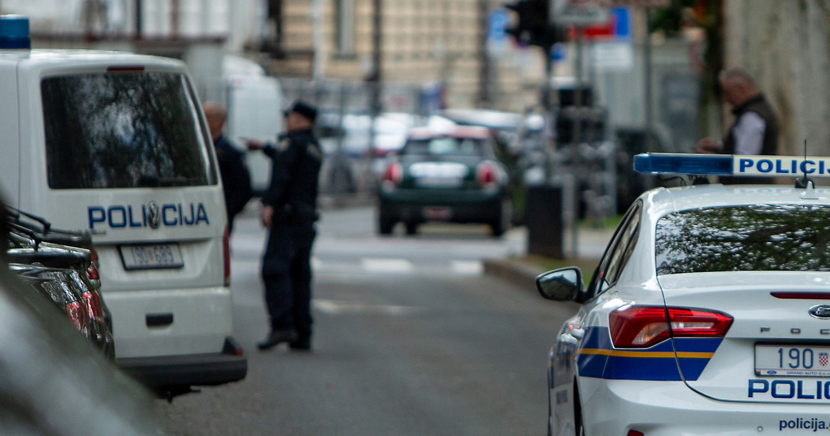 U kafiću u Zagrebu izvadio pištolj, oteo taksi, prijetio taksistu, pucao po gradu...