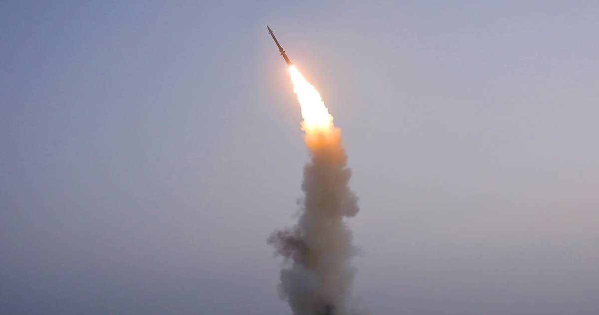 FOTO Sjeverna Koreja ispalila novu protuzračnu raketu