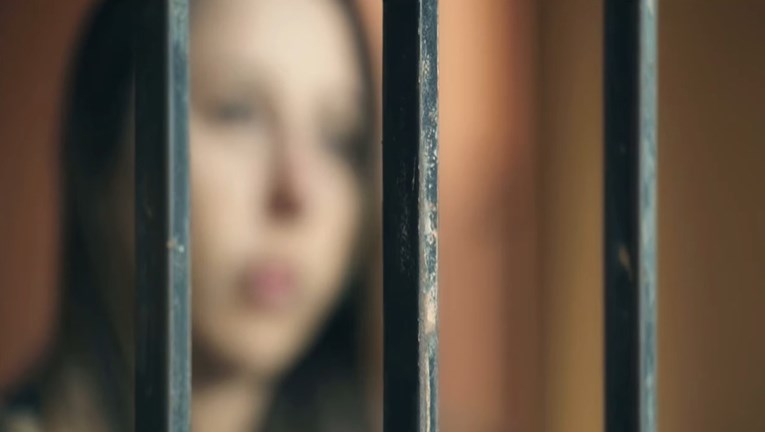 Iranku natjerali na brak s 12 godina, muž ubijen. Ako ne plati 100.000€, umrijet će