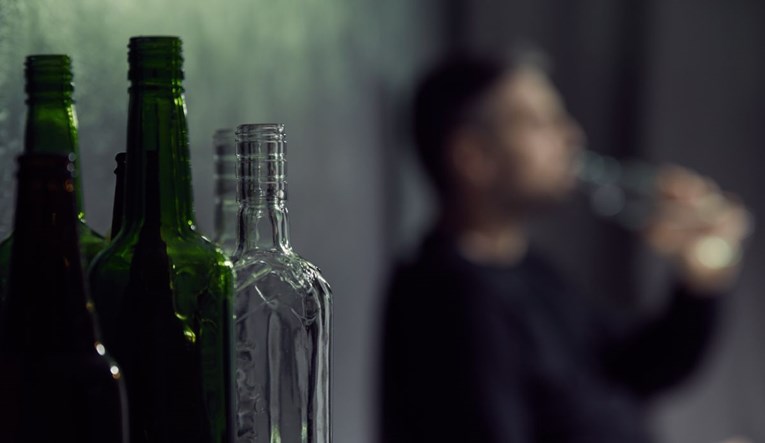 Mladić iz Karlovca u paklu alkohola: "Probudio sam se zavezan, zauriniran..."