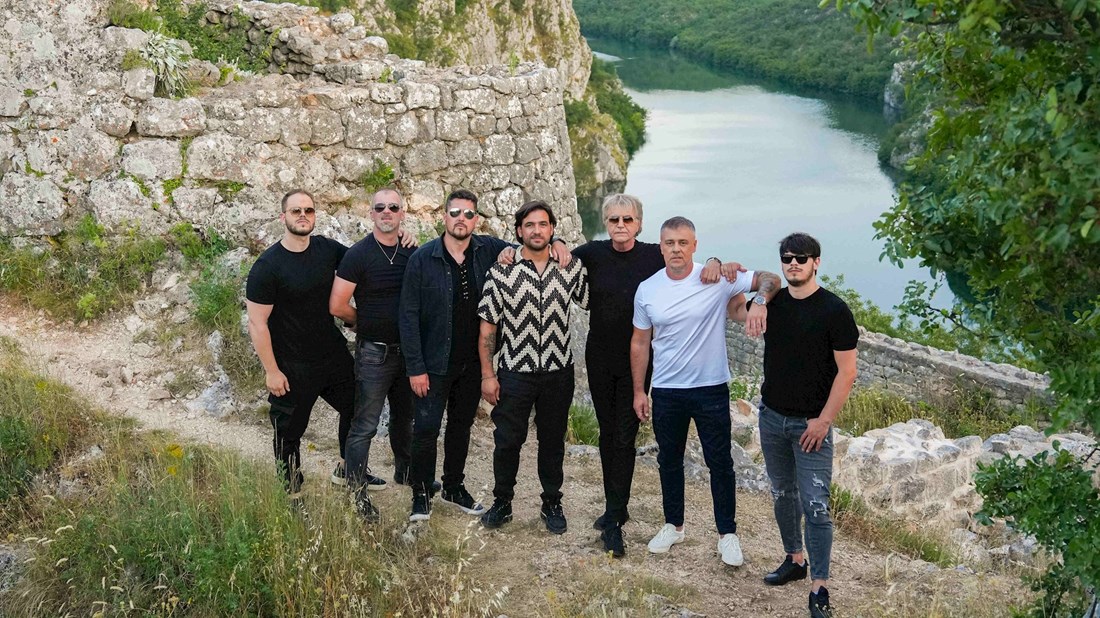 Nakon dueta s Thompsonom Hrvatske ruže snimile pjesmu s Josipom Ivančićem