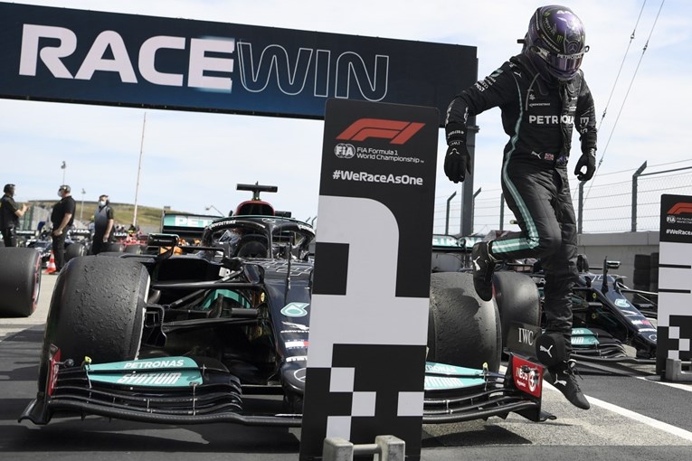 Hamilton i nakon pogreške slavio u Portugalu: "Daleko je ovo od savršene utrke"