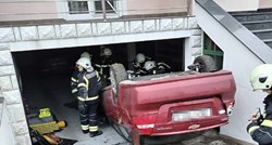 FOTO Autom uletio u garažu obiteljske kuće u Osijeku