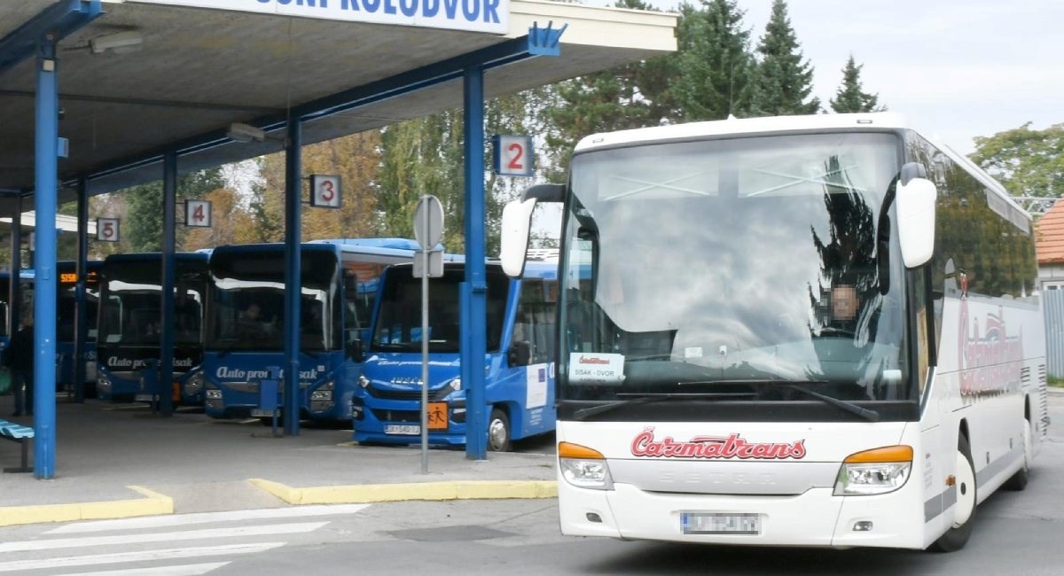 Mrtav pijan kod Varaždina vozio ukradeni autobus, nije imao vozačku. Uhićen je