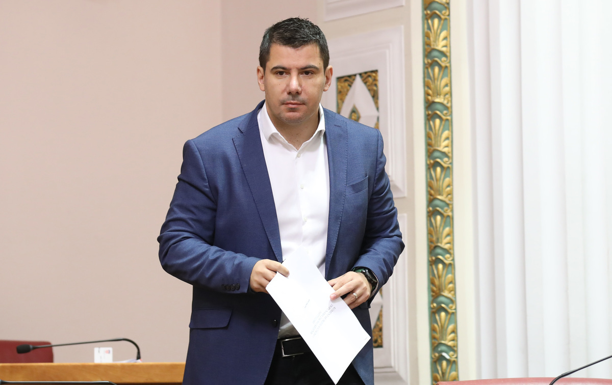 Grmoja: 900 radnika Aluminija završilo je na ulici zbog političkog kadroviranja