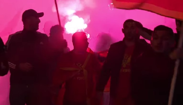 VIDEO Tisuće prosvjedovale u Crnoj Gori, vrijeđali Vučića. "Ima nas, ne damo Ustav"