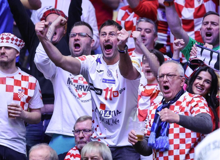 FOTO Duvnjak i supruga s tribina bodrili reprezentativce, poveli i kćerkicu