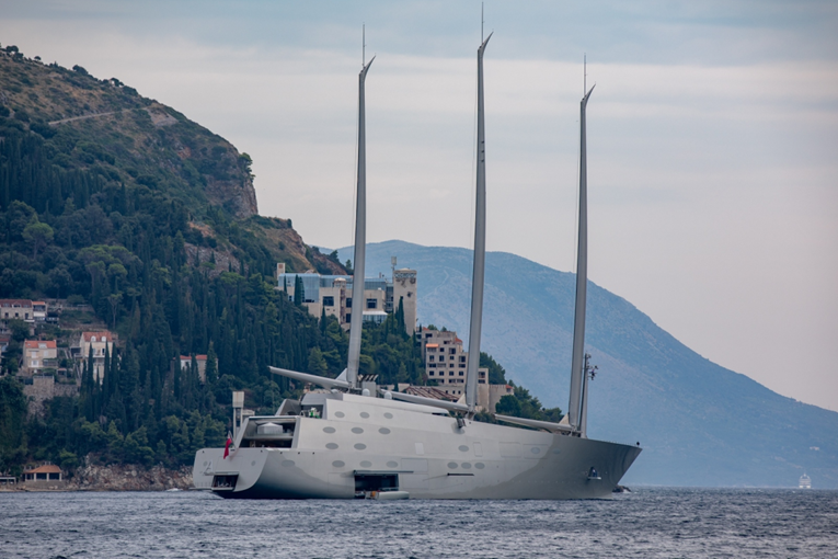 Jahta od 400 milijuna dolara usidrena kod Dubrovnika, na njoj bila i Nina Badrić