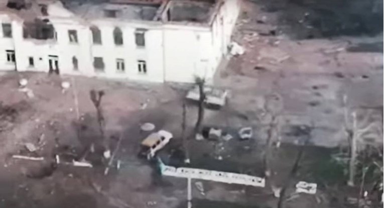 VIDEO Ukrajina objavila snimku evakuacije iz Soledara, grad je u ruševinama