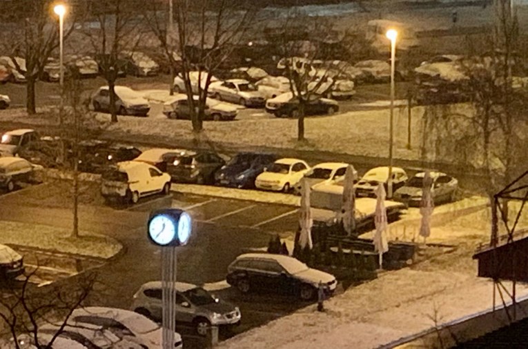 FOTO Pada snijeg u Zagrebu i po Hrvatskoj, negdje će napadati i 20 centimetara
