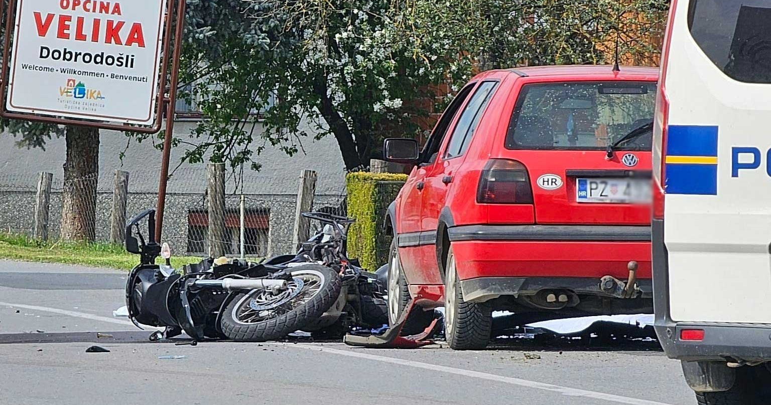 Kod Velike poginuli vozač motora i suvozačica, zabili se u auto