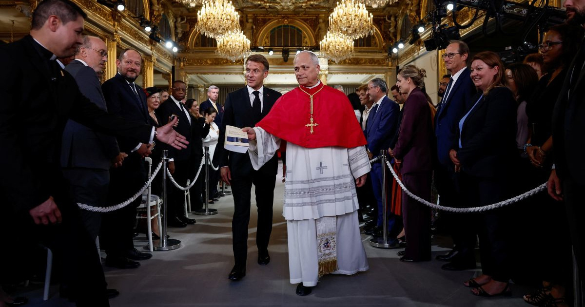 Papa: Zabrinjavaju me trendovi u društvu poput surogat majčinstva, eutanazije...
