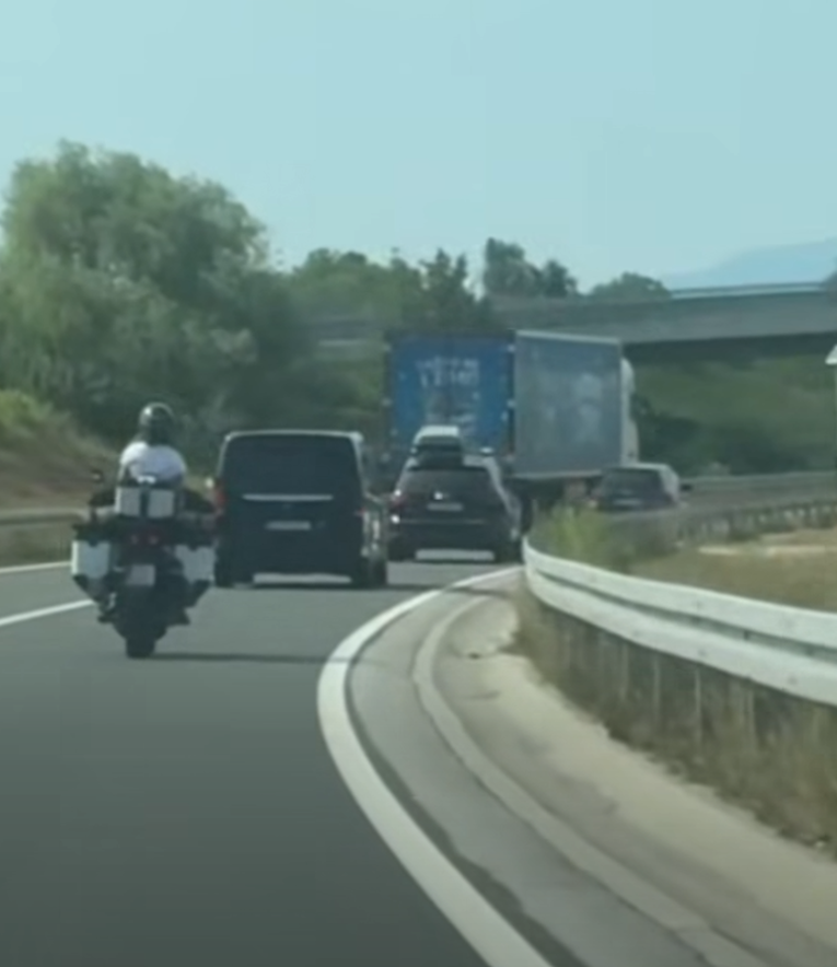 VIDEO Nepalac kamionom pretjecao preko pune crte u zavoju. Uhvatili ga za 8 minuta