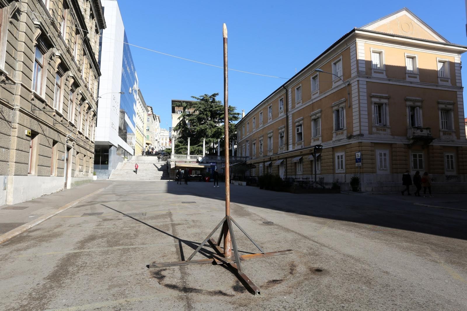 Ministrica komentirala zapaljeno sijeno u Rijeci: Treba poštovati tuđi rad