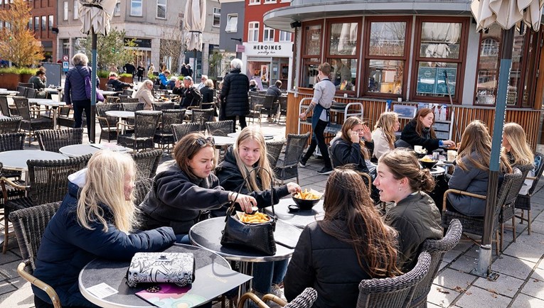 U Danskoj se otvaraju kafići i restorani