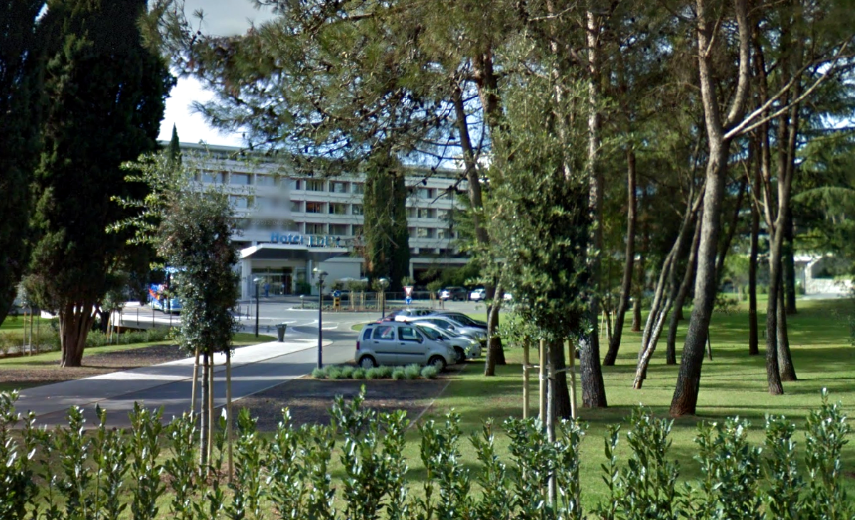 Pijan Rumunj pao s terase hotela u Rovinju, ima sreće što je živ