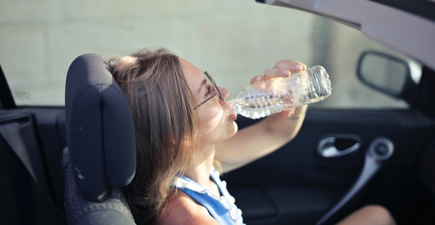 Pet opasnosti konzumiranja flaširane vode kojih niste svjesni