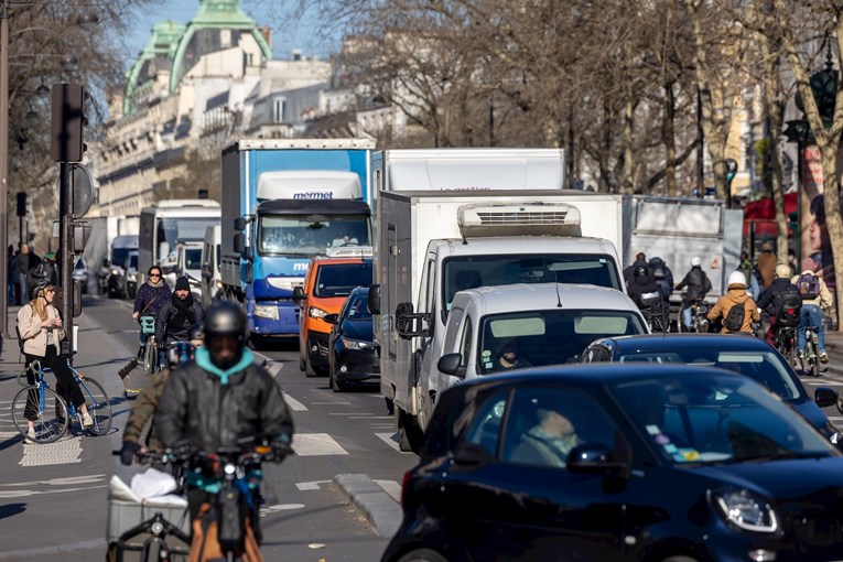 Pariz je rekao 'au revoir' automobilima, još 500 ulica postaje pješačkim zonama