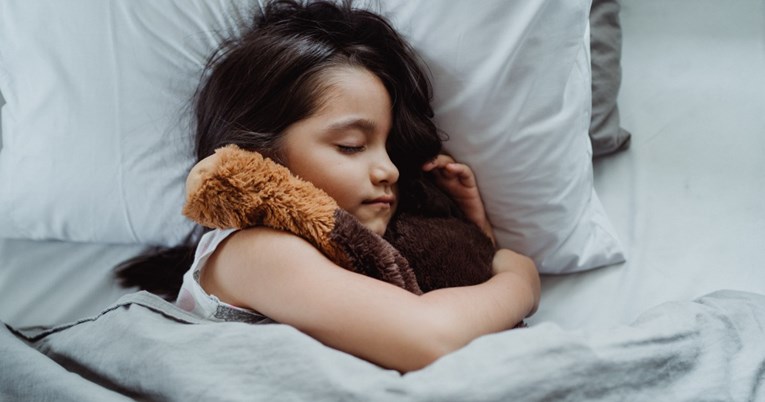 Kada je vrijeme da dijete počne spavati u svojoj sobi?