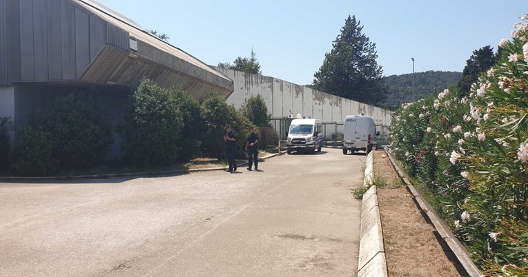 VIDEO Policija jutros čuvala Poljud i igrače Hajduka na treningu