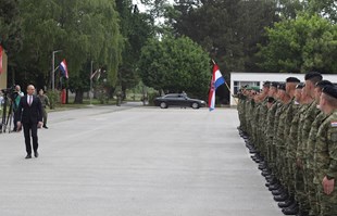 Anušić ispratio hrvatske vojnike u misiju na Kosovo, Milanović otkazao dolazak