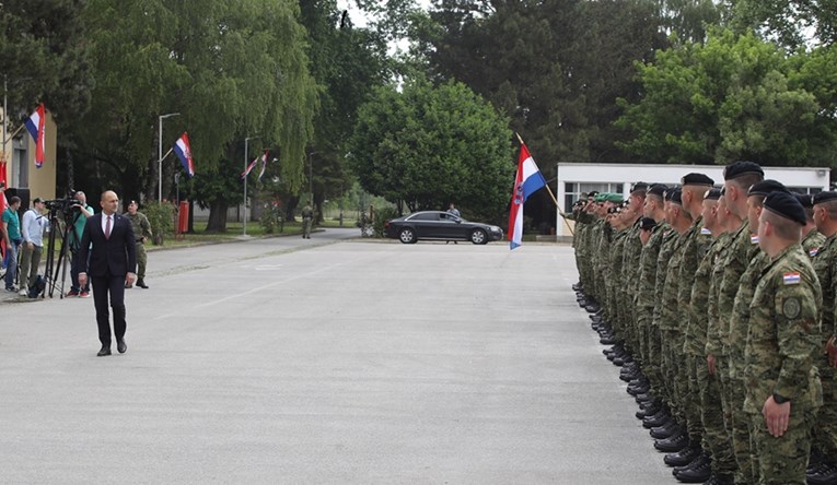 Anušić ispratio hrvatske vojnike na Kosovo, Milanović u zadnji čas otkazao dolazak