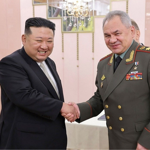 Šojgu stigao u Sjevernu Koreju, Kim Jong-unu predao Putinovo pismo