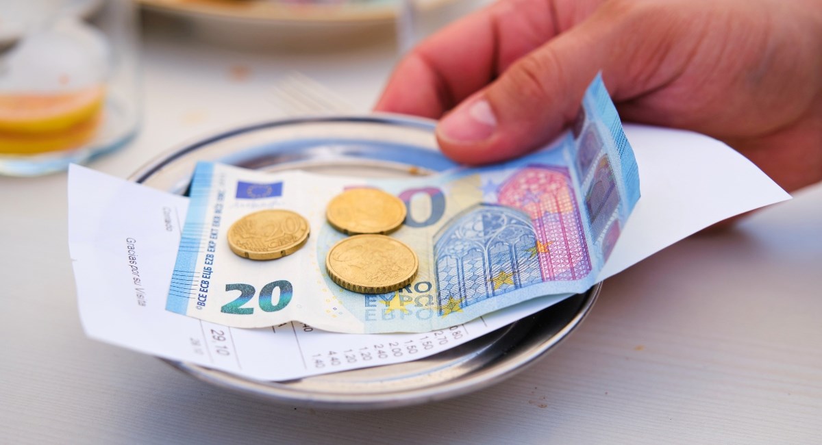 Što mislite, koliku napojnicu daje prosječan Hrvat? Izašli podaci porezne uprave