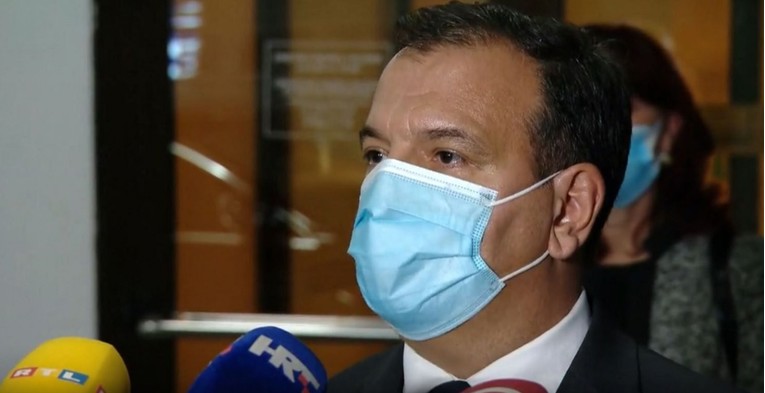 Beroš nakon sastanka s liječnicima: Strože mjere mogu biti ograničenje okupljanja