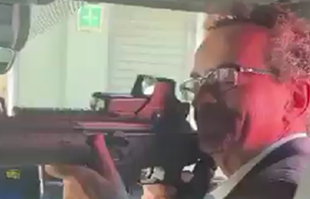 Britanski ambasador u Meksiku otpušten nakon što je uperio pušku u zaposlenika