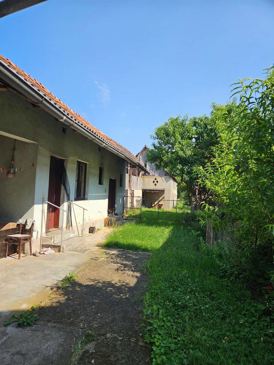 U Slavoniji se prodaje imanje s kućom za 29.000 eura, možete kupiti i oranice i šumu