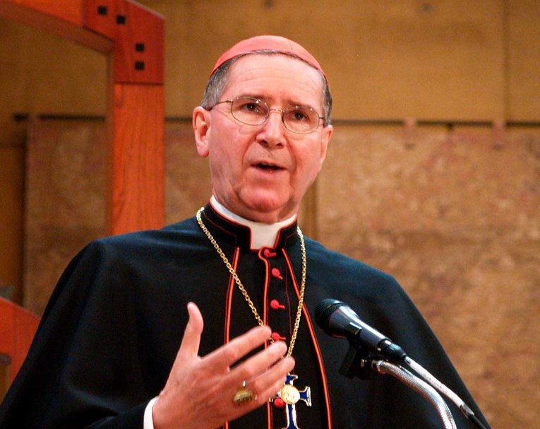 Kardinal optužen za zataškavanje seksualnog zlostavljanja zatvara Papin lijes