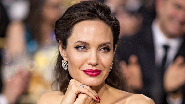 Angelina donirala milijun dolara za djecu koja bi zbog koronavirusa ostala gladna