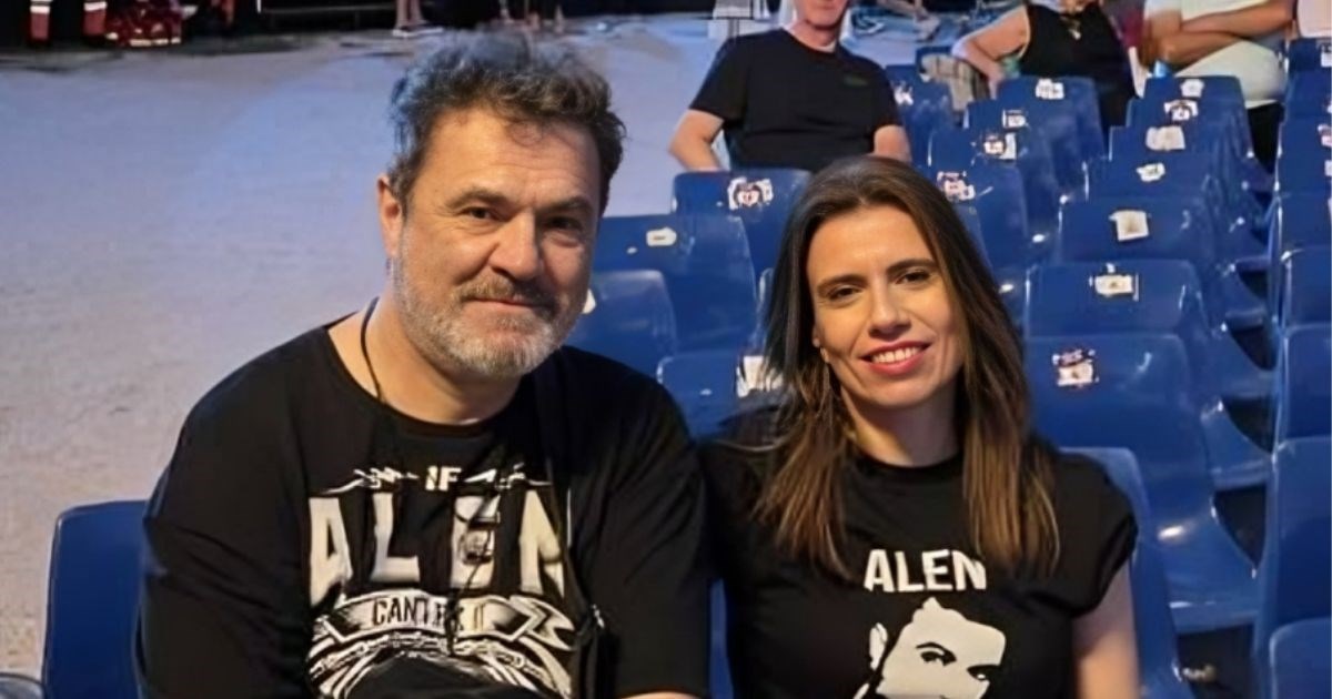 Pitali Vitasovića slušaju li njegovu glazbu "teške komunjare". Pjevač: Što je to?