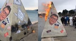 U Kaštelima kao krnju zapalili piramidu s likom Gatesa i logotipima hrvatskih medija