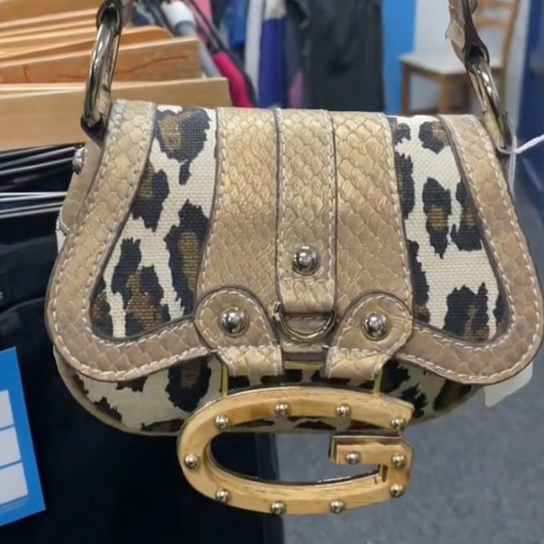 U second handu kupila dizajnersku torbicu za 2 pa otkrila da vrijedi do 570 eura