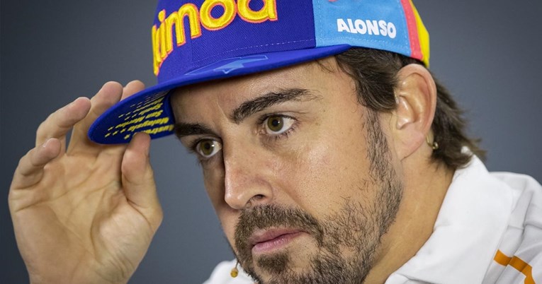 Fernando Alonso je operiran nakon pada s bicikla. Ostao je bez nekoliko zuba
