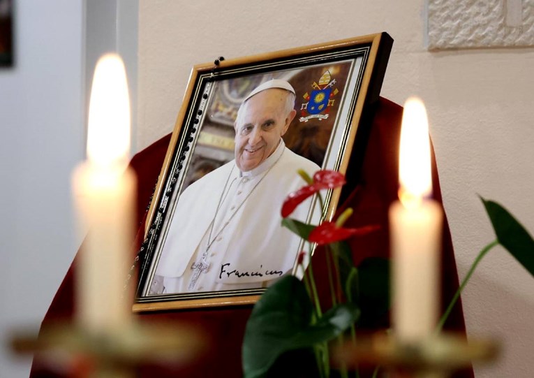 Hrvatska subotu proglasila danom žalosti zbog smrti Pape. Što to točno znači?