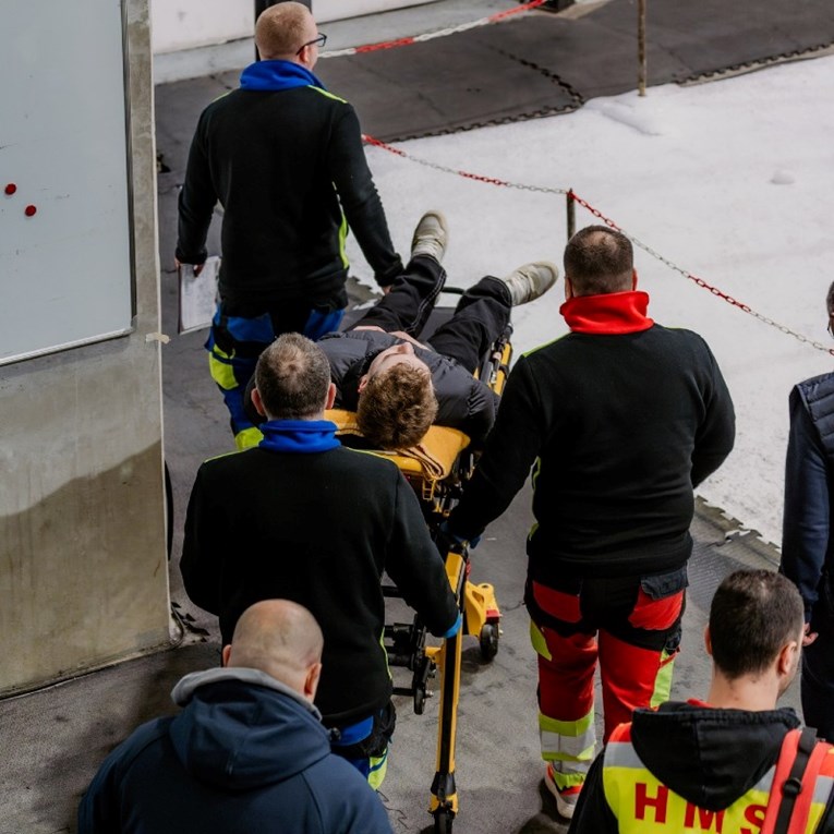 Ozljeda hokejaša Siska jučer je izazvala muk pa bijes u Ledenoj. Dobro se oporavlja
