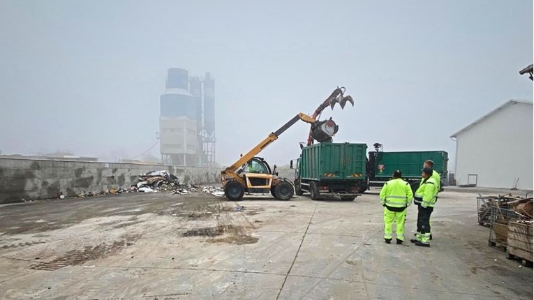 Holding: Uklonjen je glomazni otpad iz privremenog skladišta u Sesvetskom Kraljevcu