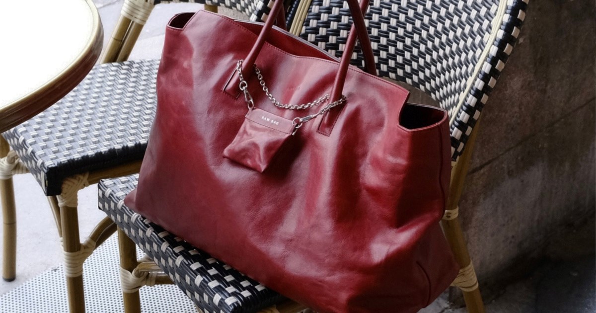 Velike torbe ponovno će biti posvuda, a jedan domaći model već se ističe