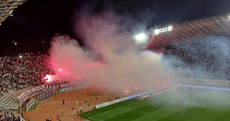 Utakmica Hajduka i Dinama nakratko prekinuta sredinom drugog poluvremena