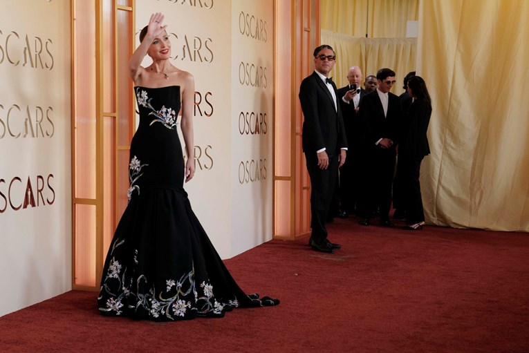 Rose Byrne u Dioru na Oscarima. Je li njena haljina najbolji outfit ove godine?