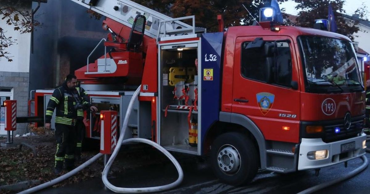 Žena umrla u požaru kuće kod Knina, svijeća zapalila krevet na kojem je spavala