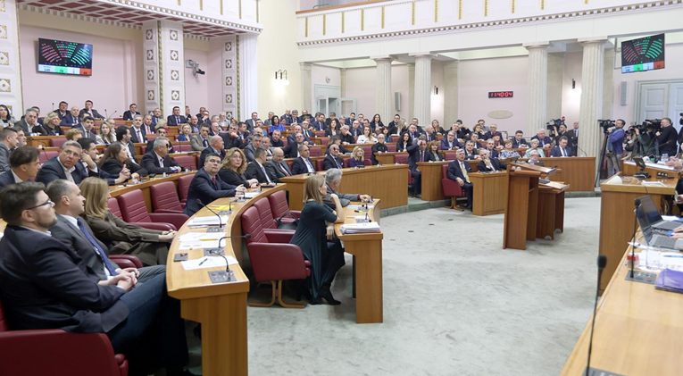 Čak 35 novih saborskih zastupnika dalo ostavku ili stavilo mandat u mirovanje